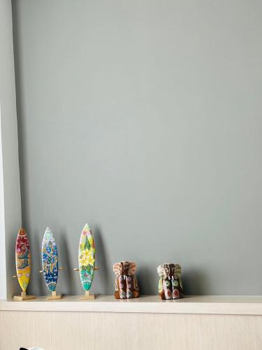 a shelf with four vases on top of it at 海燕民宿 in Suao
