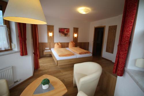 A bed or beds in a room at Haus Peter Schiestl