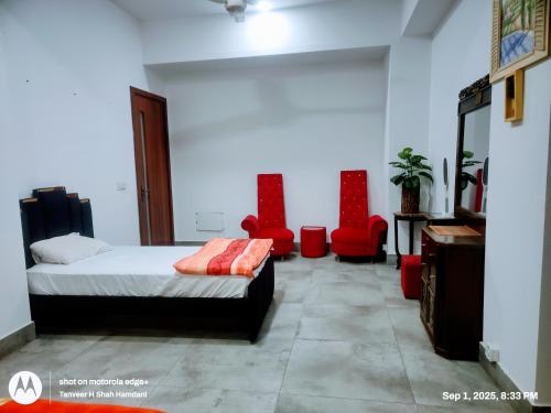 Ένα ή περισσότερα κρεβάτια σε δωμάτιο στο Comfort Suites Karachi