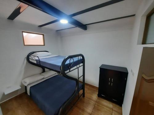 a room with two bunk beds and a television at Apartamento en Viterbo in Viterbo