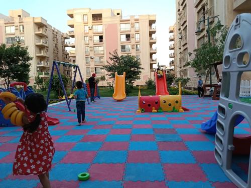New cairoにあるFifth Settlement Guest Roomsの遊具団