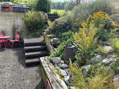 a garden with a table and chairs and plants at Les Biches in Corminboeuf