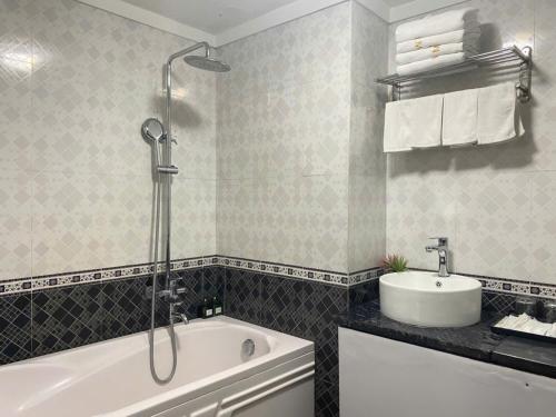Ένα μπάνιο στο Moon Hotel 56 Truong Cong Giai