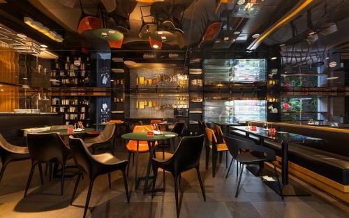 Um restaurante ou outro lugar para comer em CitiGO Hotel Shanghai Jing'an Temple