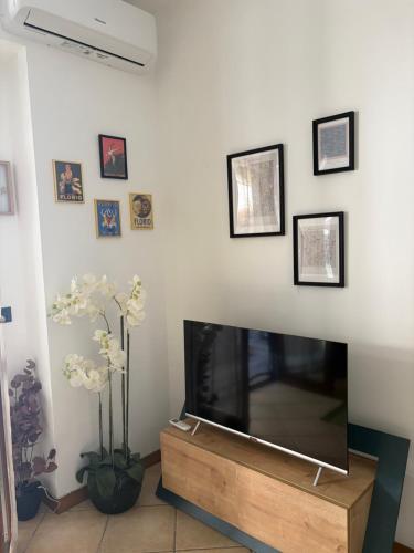 a living room with a flat screen tv on a wall at Appartamento Montebello in Terni