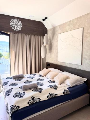 a bedroom with a bed with a blue and white comforter at Lake Mountain 5618 koło Karpacza in Sosnówka
