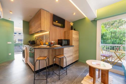 1-Br Apartment Quiet Setting Near City Center