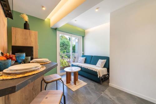 1-Br Apartment Quiet Setting Near City Center
