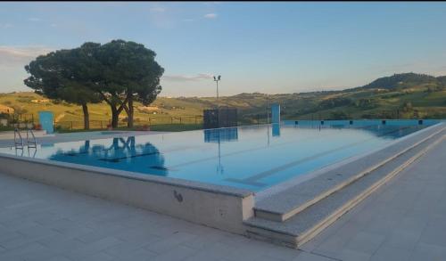 Πισίνα στο ή κοντά στο La casa nei vigneti col giardino secreto