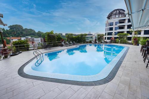 Swimmingpoolen hos eller tæt på Wyndham Singapore Hotel