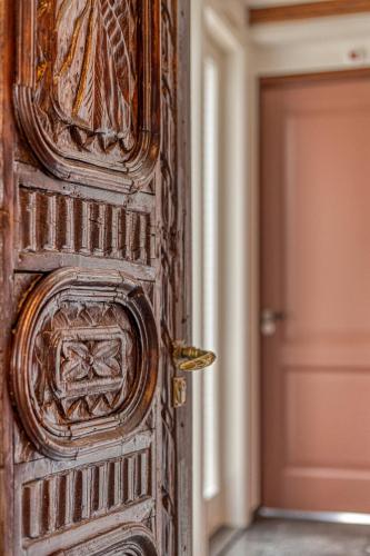 an open wooden door with a door knob at Edam Suites in Edam