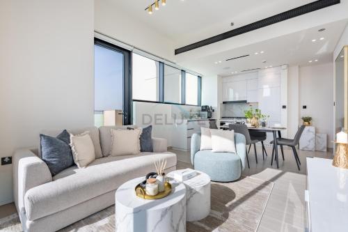 Modern 2BR with Private Pool, Near Circle Mall And Quick Access from Al Khail Road, Binghatti Tulip, JVC by Deluxe Holiday Homes