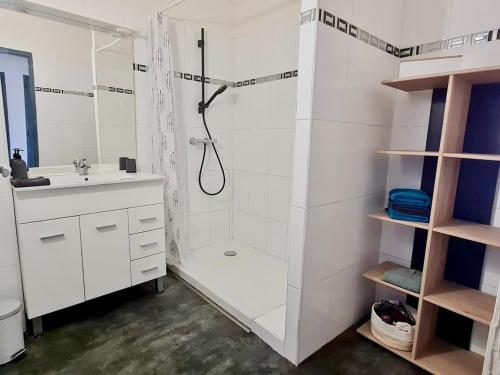 Ένα μπάνιο στο L'Escale Marine à 3 mn à pied de la plage - 2CH