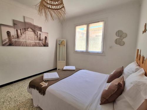 Ένα ή περισσότερα κρεβάτια σε δωμάτιο στο L'Escale Marine à 3 mn à pied de la plage - 2CH