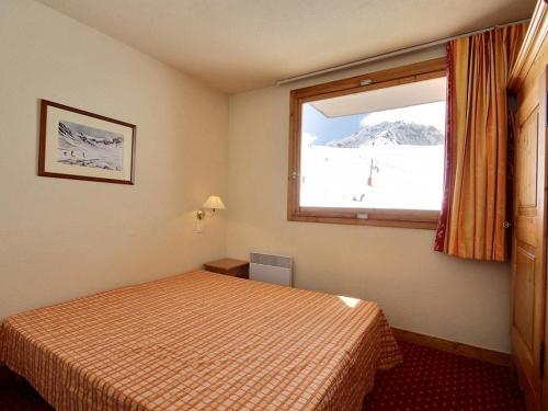 a hotel room with a bed and a window at Triplex 7 pers avec grande terrasse sur pistes - FR-1-455-73 in La Plagne