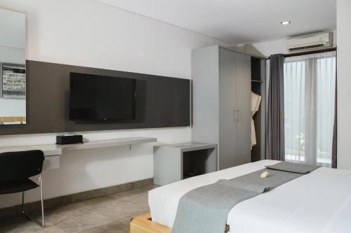 TV a/nebo společenská místnost v ubytování Grand Kesambi Resort and Villas Seminyak