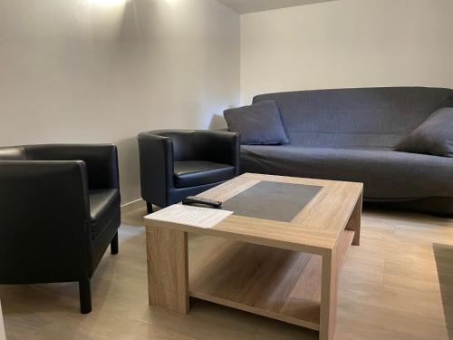 a living room with a couch and two chairs and a table at Havre de paix proche paris in Savigny-sur-Orge
