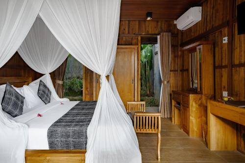 Postel nebo postele na pokoji v ubytování Yanyan Resort Ubud