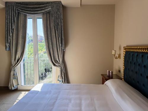Katil atau katil-katil dalam bilik di Sarzana Park Hotel