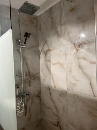 Bilik mandi di Amaltheia Apartment