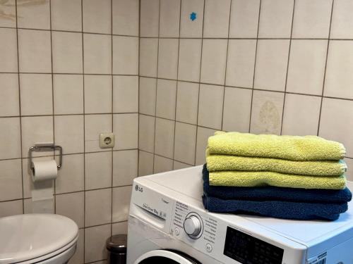 a stack of towels sitting on top of a washing machine at Rhaunen Gasthaus in Rhaunen