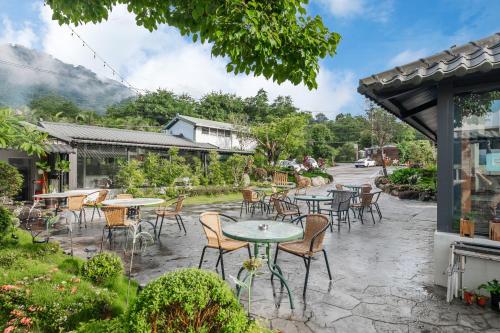 a group of tables and chairs in a courtyard at 米堤園民宿 in Nanzhuang