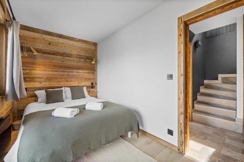 a bedroom with a bed with two towels on it at Kool Kabin - 8 pers - vue, charme et confort in Plan Fey