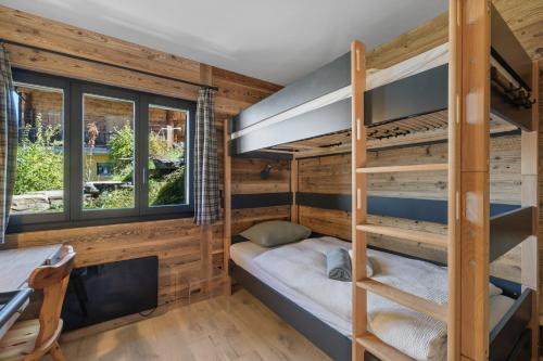 a room with bunk beds in a cabin at Kool Kabin - 8 pers - vue, charme et confort in Plan Fey