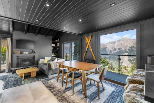 a dining room with a table and a couch at Kool Kabin - 8 pers - vue, charme et confort in Plan Fey