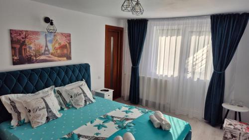 Ένα ή περισσότερα κρεβάτια σε δωμάτιο στο Casa Dobrin