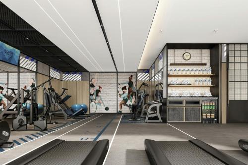 崑山市にあるFour Points by Sheraton Kunshanのトレッドマシン、運動する人々が利用できるジム