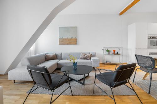 Posezení v ubytování Stay Tromsø -Spacious 3BD Two-Level Apartment