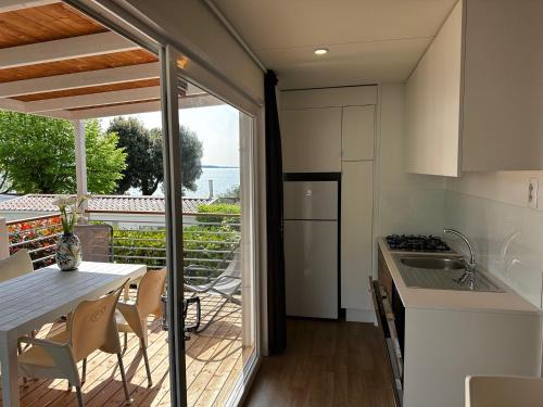 Η κουζίνα ή μικρή κουζίνα στο Camping San Michele