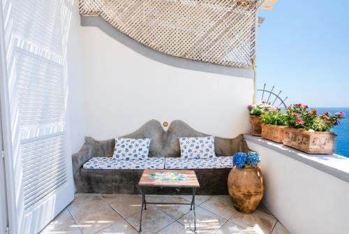 a living room with a couch and a table at Casa William in Positano