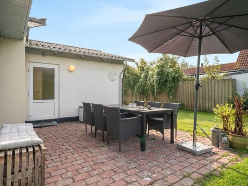 Zahrada ubytování Holiday Home Hattie - 100m from the sea by Interhome