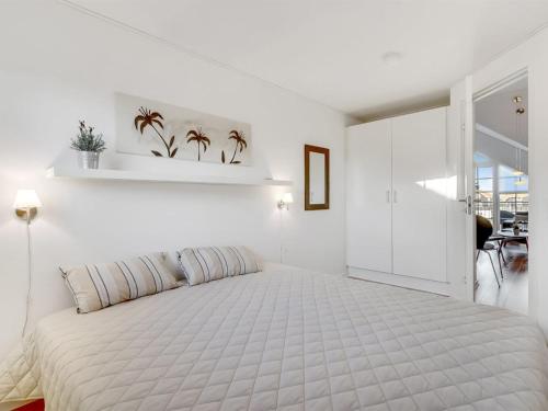 Кровать или кровати в номере Apartment Nikica - 350m from the sea by Interhome