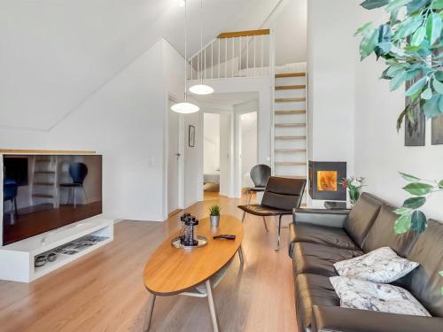 Телевизор и/или развлекательный центр в Apartment Nikica - 350m from the sea by Interhome