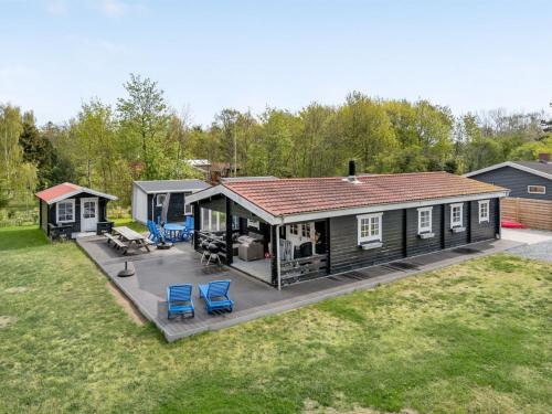an overhead view of a tiny house with a patio at Holiday Home Hardina - 300m from the sea by Interhome in Martofte