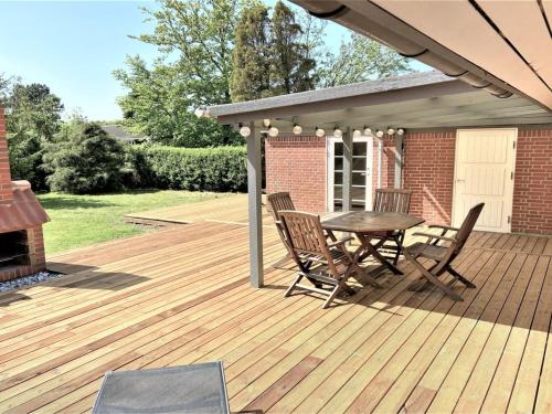 Κήπος έξω από το Holiday Home Radojka - 75m from the sea by Interhome