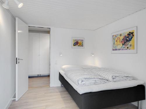 Katil atau katil-katil dalam bilik di Apartment Constance - 50m from the sea by Interhome