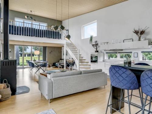 Ruang duduk di Holiday Home Anny - 100m from the sea by Interhome