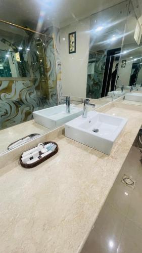Bilik mandi di Dreamy delight hotel