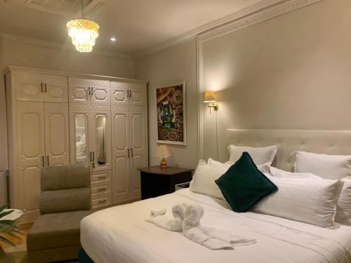 Gallery image of Emerald Room Labelva Court in Lusaka