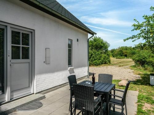 Taman di luar Holiday Home Jeppe - 50m to the fjord by Interhome