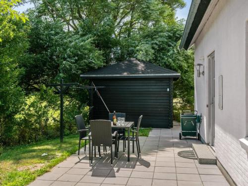 Taman di luar Holiday Home Jeppe - 50m to the fjord by Interhome