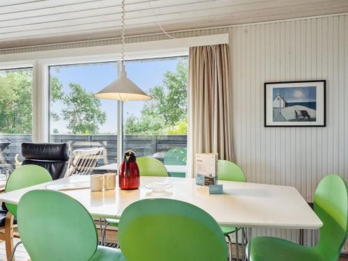 Posezení v ubytování Holiday Home Bridgette - 100m from the sea by Interhome
