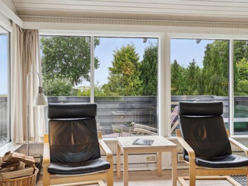 Posezení v ubytování Holiday Home Bridgette - 100m from the sea by Interhome