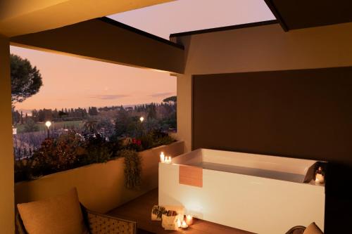a balcony with a view of a sunset at Adoro Hotel in Rome