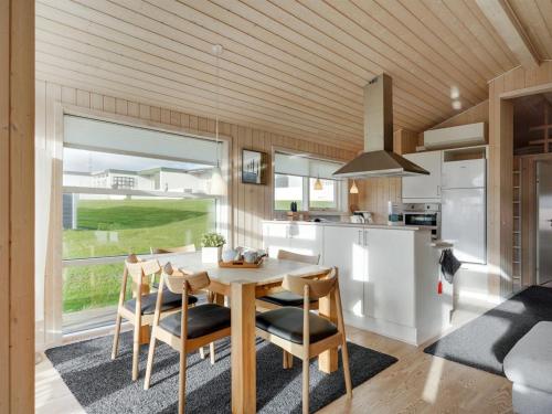 Η κουζίνα ή μικρή κουζίνα στο Holiday Home Sointu - 250m from the sea by Interhome