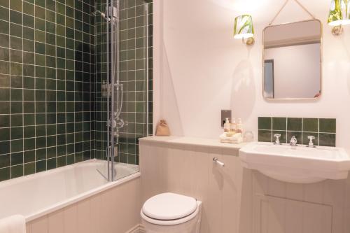 Un baño de The Retreat, Elcot Park